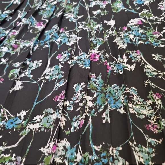 New Simply Vera Black Floral Top Size Small - Picture 3 of 7